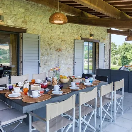 Villa Le Fontane 12, Emma Todi