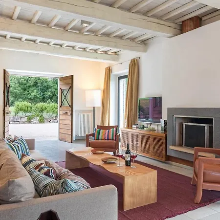 Villa Le Fontane 12, Emma *