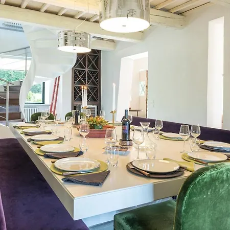 Le Fontane 12, Emma Τόντι