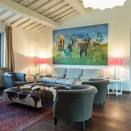 Villa Le Fontane 12, Emma *