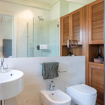 Βίλα Le Fontane 12, Emma