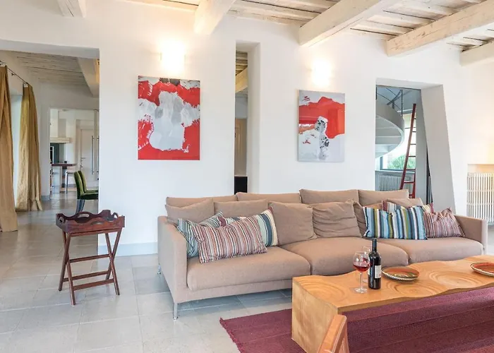 Villa Le Fontane 12, Emma *