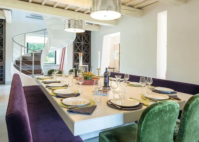 Le Fontane 12, Emma Todi