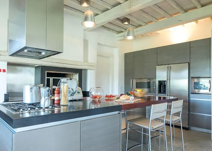 Le Fontane 12, Emma Todi