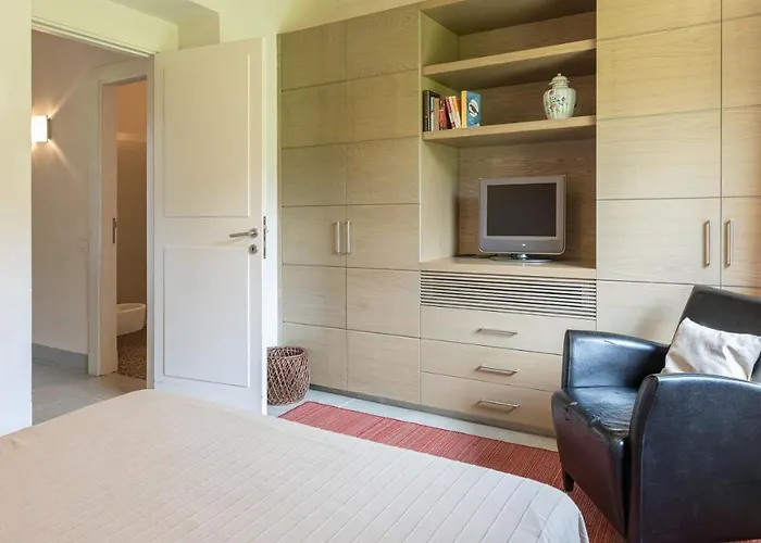 Villa Le Fontane 12, Emma