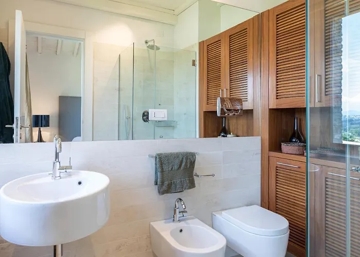 Villa Le Fontane 12, Emma